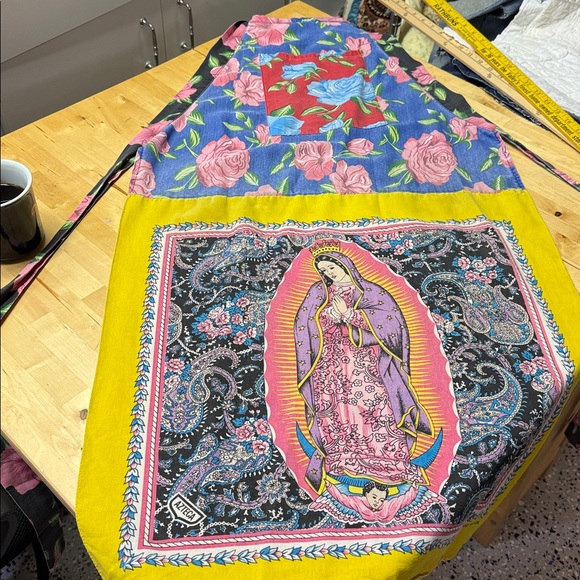 Vibrant Floral Mary Print Apron - Picture 11 of 11